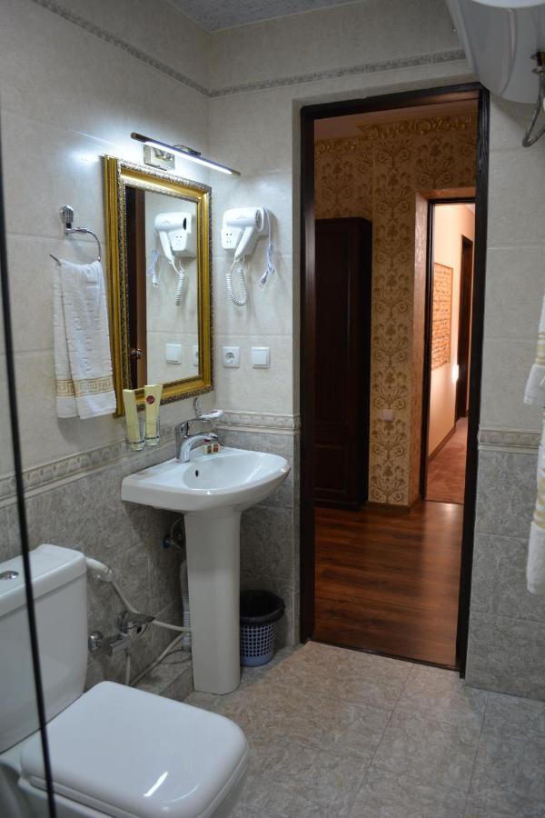 Nur M Hotel Tashkent Ngoại thất bức ảnh