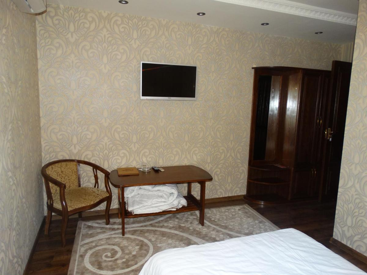 Nur M Hotel Tashkent Ngoại thất bức ảnh