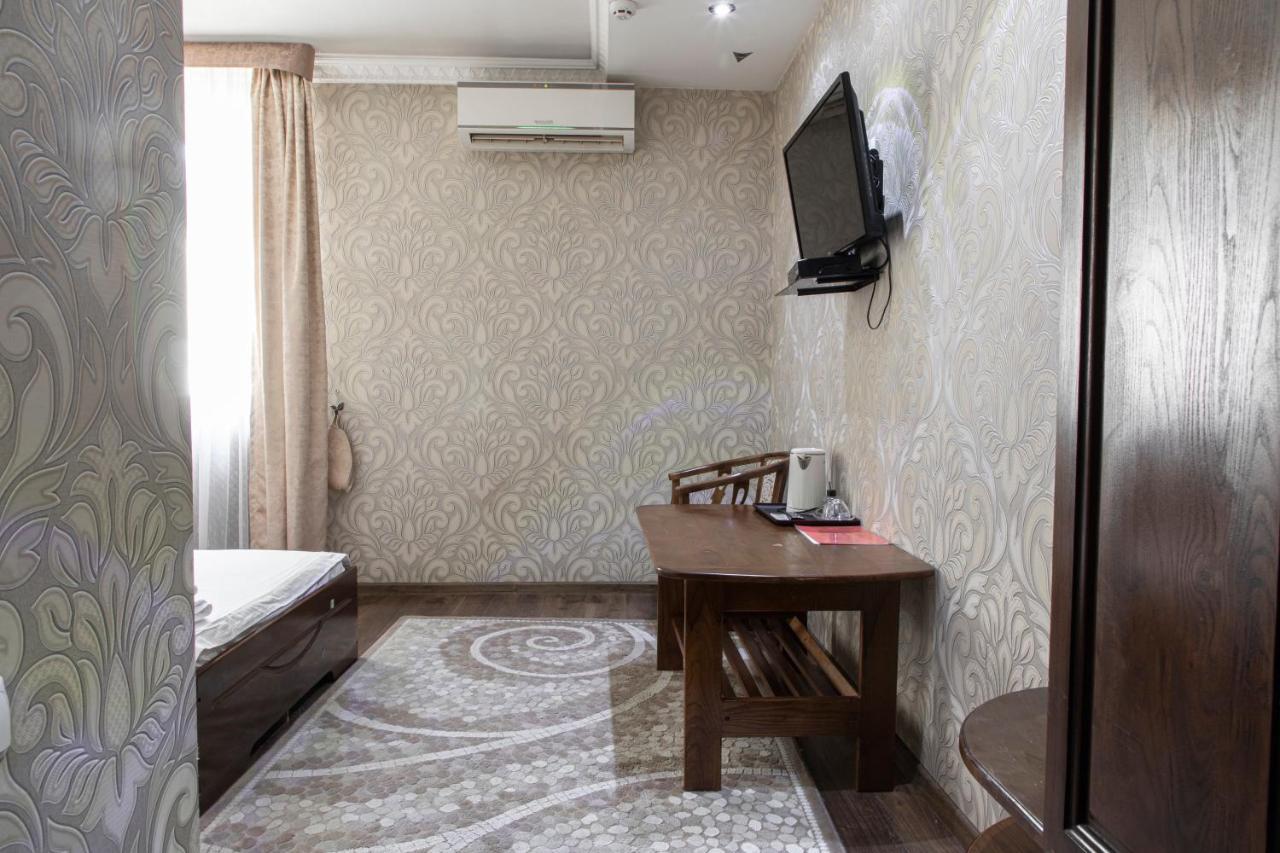 Nur M Hotel Tashkent Ngoại thất bức ảnh
