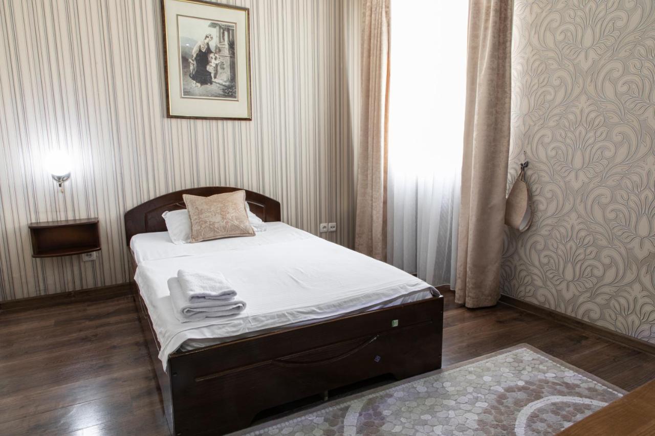 Nur M Hotel Tashkent Ngoại thất bức ảnh